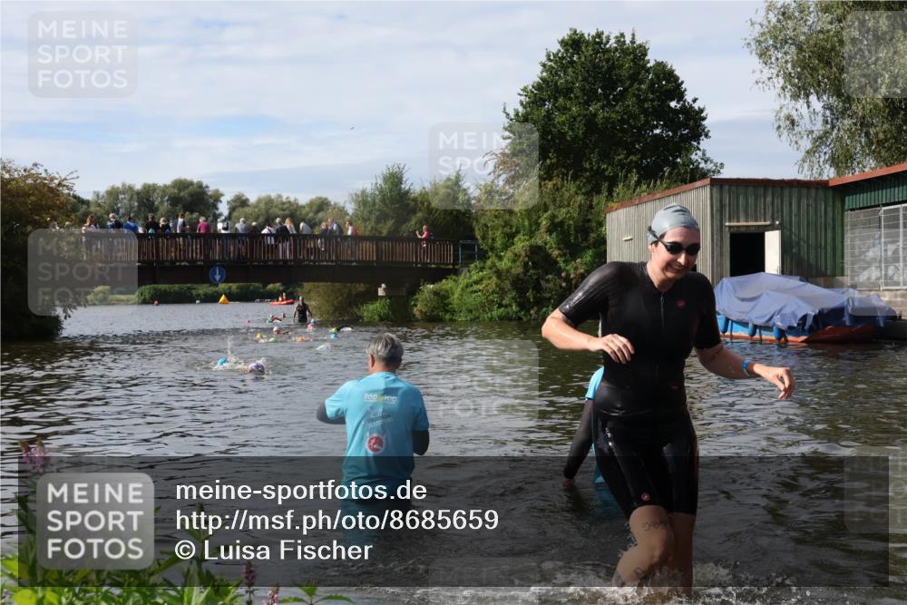 31.08.2025 - Elbe Triathlon Hamburg Luisa Fischer http://msf.ph/oto/8685659 31.08.2025 10:40:14 Schwimmen 1386, 1446 meine-sportfotos.de