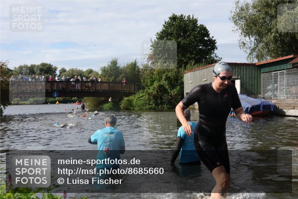 31.08.2025 - Elbe Triathlon Hamburg Luisa Fischer http://msf.ph/oto/8685660 31.08.2025 10:40:14 Schwimmen 1386, 1446 meine-sportfotos.de