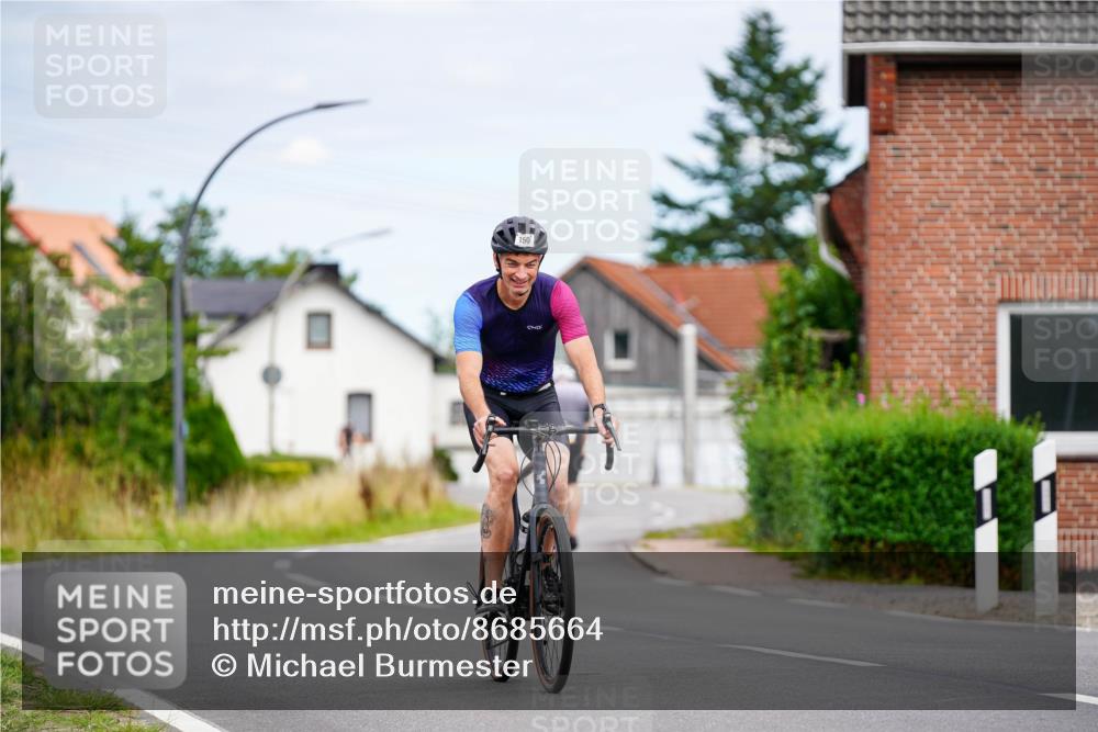 31.08.2025 - Elbe Triathlon Hamburg Michael Burmester http://msf.ph/oto/8685664 31.08.2025 14:11:54 Radfahren 150 meine-sportfotos.de