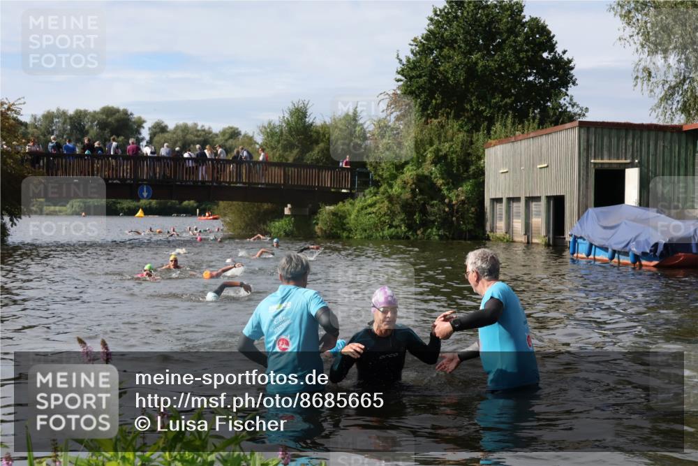 31.08.2025 - Elbe Triathlon Hamburg Luisa Fischer http://msf.ph/oto/8685665 31.08.2025 10:40:30 Schwimmen 1469, 1492 meine-sportfotos.de