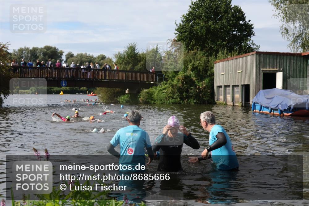 31.08.2025 - Elbe Triathlon Hamburg Luisa Fischer http://msf.ph/oto/8685666 31.08.2025 10:40:31 Schwimmen 1469, 1492 meine-sportfotos.de