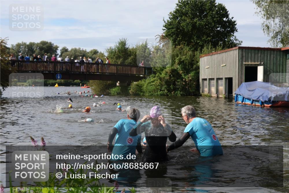 31.08.2025 - Elbe Triathlon Hamburg Luisa Fischer http://msf.ph/oto/8685667 31.08.2025 10:40:31 Schwimmen 1469, 1492 meine-sportfotos.de