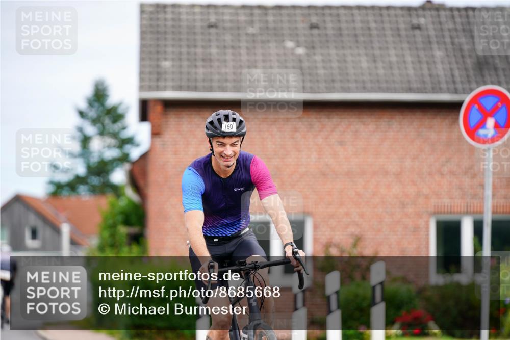 31.08.2025 - Elbe Triathlon Hamburg Michael Burmester http://msf.ph/oto/8685668 31.08.2025 14:11:55 Radfahren 150 meine-sportfotos.de
