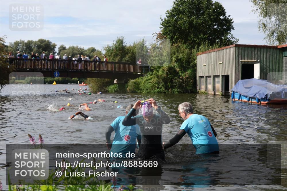 31.08.2025 - Elbe Triathlon Hamburg Luisa Fischer http://msf.ph/oto/8685669 31.08.2025 10:40:31 Schwimmen 1469, 1492 meine-sportfotos.de