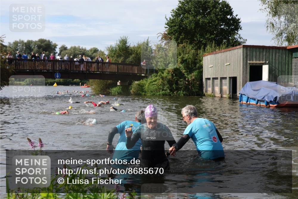 31.08.2025 - Elbe Triathlon Hamburg Luisa Fischer http://msf.ph/oto/8685670 31.08.2025 10:40:32 Schwimmen 1469, 1492 meine-sportfotos.de