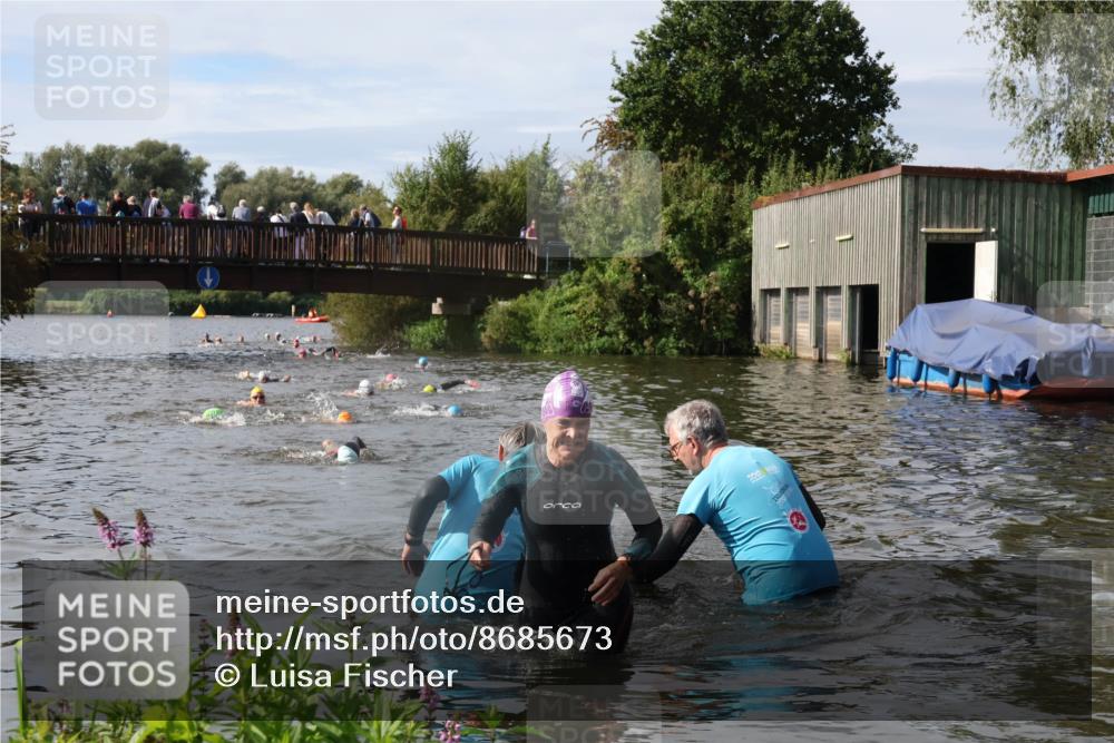 31.08.2025 - Elbe Triathlon Hamburg Luisa Fischer http://msf.ph/oto/8685673 31.08.2025 10:40:32 Schwimmen 1469, 1492 meine-sportfotos.de