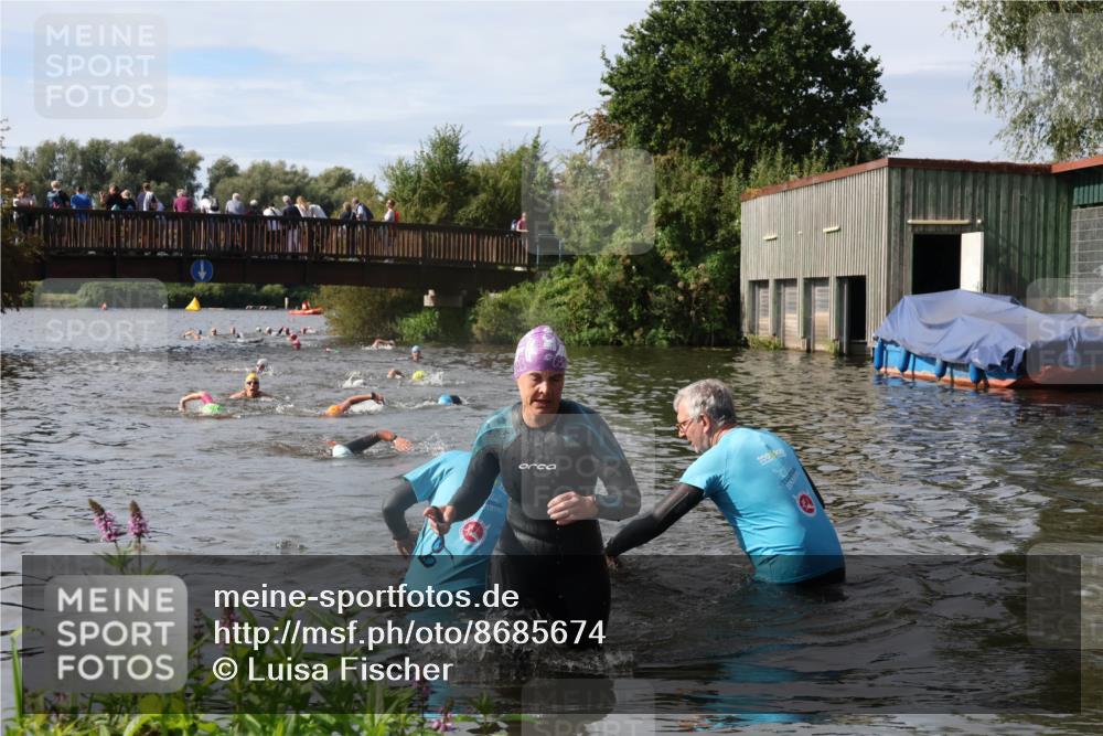 31.08.2025 - Elbe Triathlon Hamburg Luisa Fischer http://msf.ph/oto/8685674 31.08.2025 10:40:32 Schwimmen 1469, 1492 meine-sportfotos.de