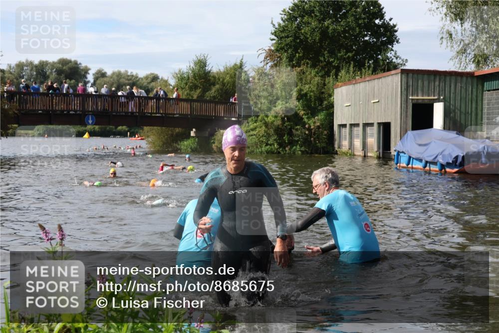 31.08.2025 - Elbe Triathlon Hamburg Luisa Fischer http://msf.ph/oto/8685675 31.08.2025 10:40:33 Schwimmen 1469, 1492 meine-sportfotos.de
