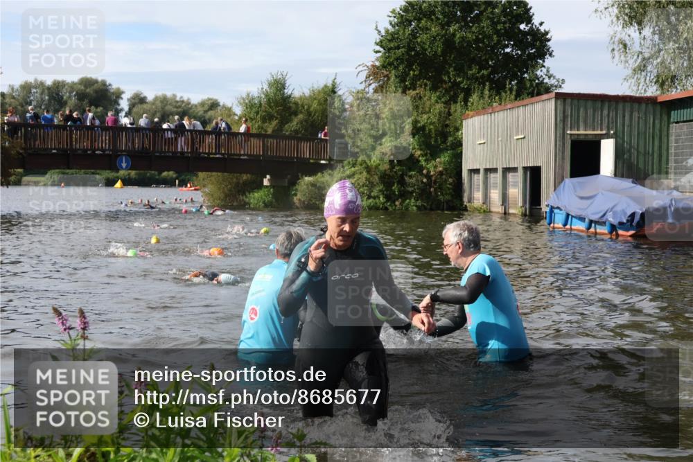 31.08.2025 - Elbe Triathlon Hamburg Luisa Fischer http://msf.ph/oto/8685677 31.08.2025 10:40:33 Schwimmen 1469, 1492 meine-sportfotos.de