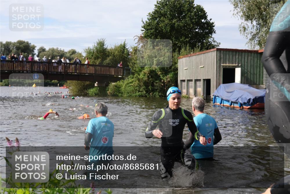 31.08.2025 - Elbe Triathlon Hamburg Luisa Fischer http://msf.ph/oto/8685681 31.08.2025 10:40:35 Schwimmen 1469, 1492 meine-sportfotos.de