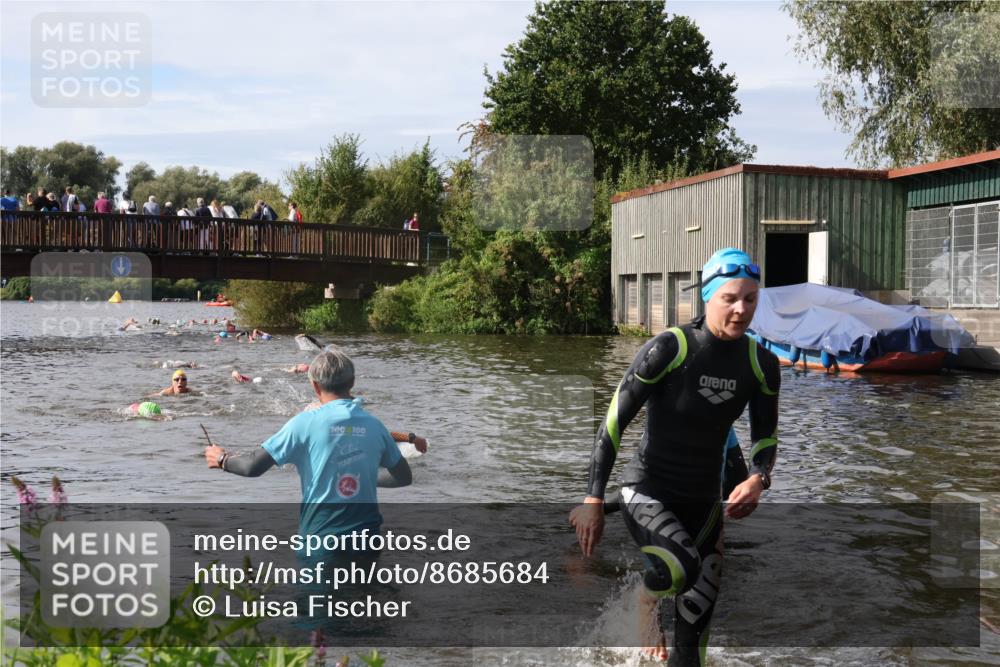 31.08.2025 - Elbe Triathlon Hamburg Luisa Fischer http://msf.ph/oto/8685684 31.08.2025 10:40:36 Schwimmen 1376, 1469, 1492 meine-sportfotos.de