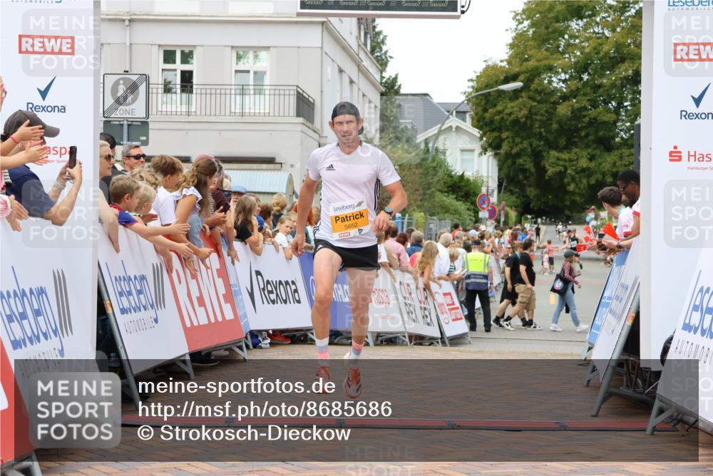 31.08.2025 - 21. Blankeneser Heldenlauf Strokosch-Dieckow http://msf.ph/oto/8685686 31.08.2025 12:00:44 Ziel 5652, 4394, 4395, 4333 meine-sportfotos.de