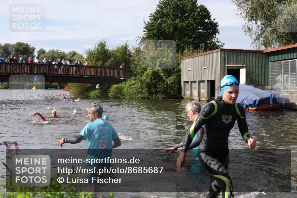 31.08.2025 - Elbe Triathlon Hamburg Luisa Fischer http://msf.ph/oto/8685687 31.08.2025 10:40:36 Schwimmen 1376, 1469, 1492 meine-sportfotos.de