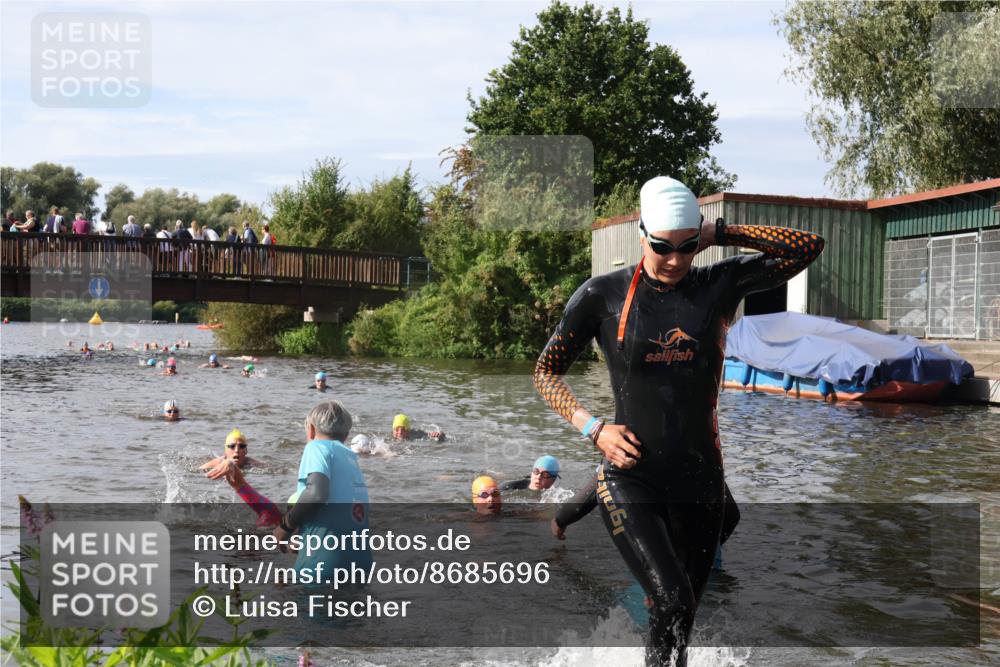 31.08.2025 - Elbe Triathlon Hamburg Luisa Fischer http://msf.ph/oto/8685696 31.08.2025 10:40:45 Schwimmen 1376, 1384, 1434 meine-sportfotos.de