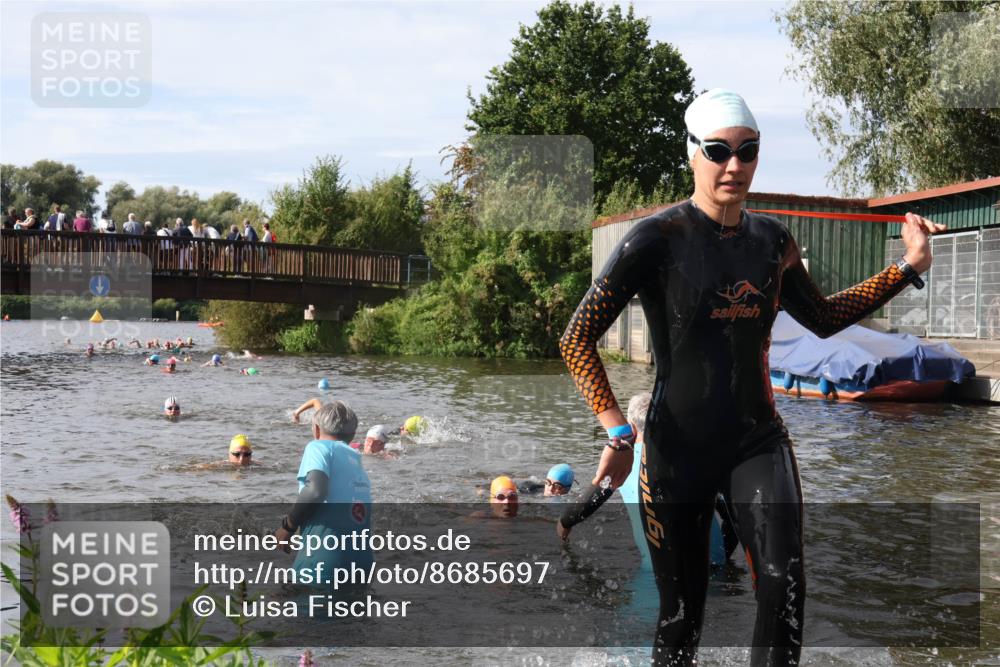 31.08.2025 - Elbe Triathlon Hamburg Luisa Fischer http://msf.ph/oto/8685697 31.08.2025 10:40:46 Schwimmen 1376, 1384, 1434 meine-sportfotos.de
