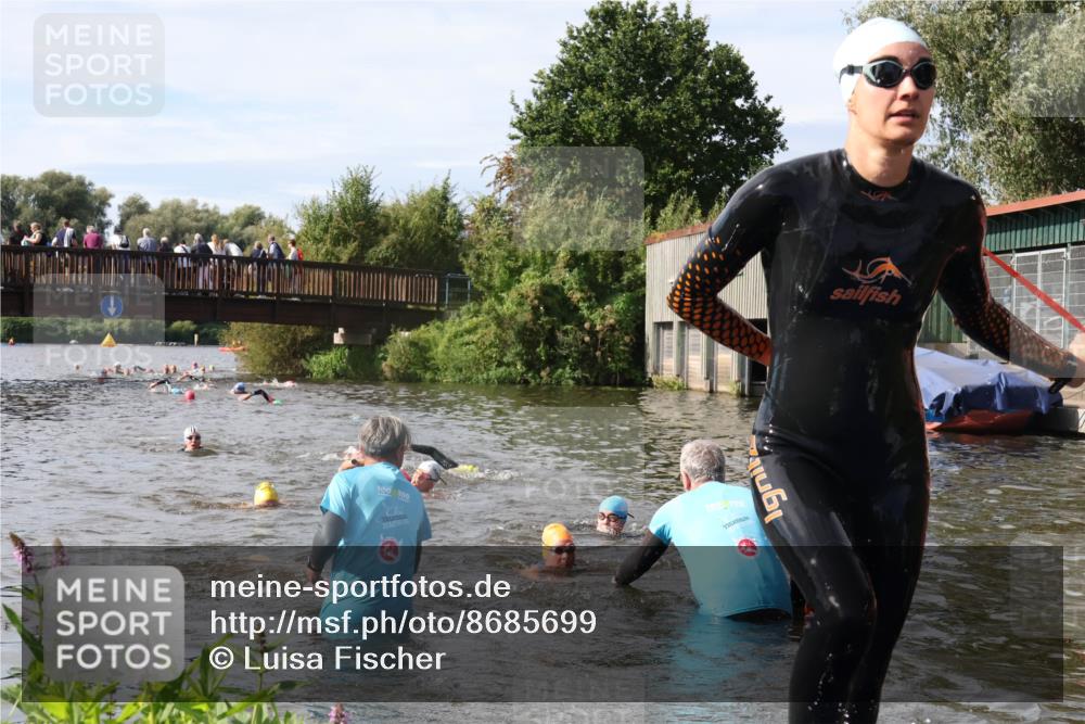 31.08.2025 - Elbe Triathlon Hamburg Luisa Fischer http://msf.ph/oto/8685699 31.08.2025 10:40:46 Schwimmen 1376, 1384, 1434 meine-sportfotos.de