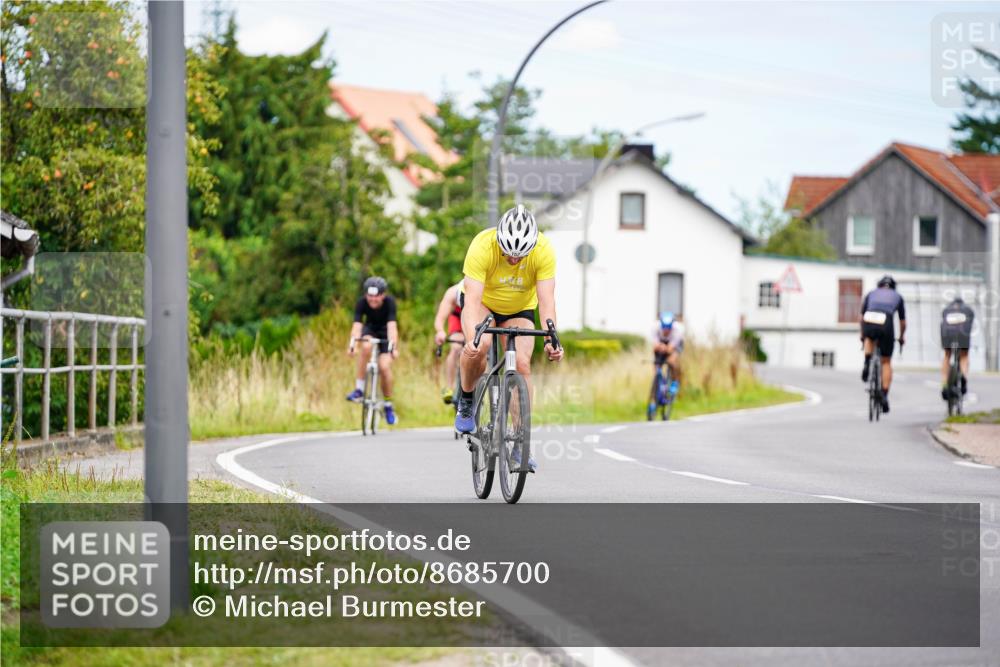 31.08.2025 - Elbe Triathlon Hamburg Michael Burmester http://msf.ph/oto/8685700 31.08.2025 14:12:20 Radfahren 125, 148, 152 meine-sportfotos.de