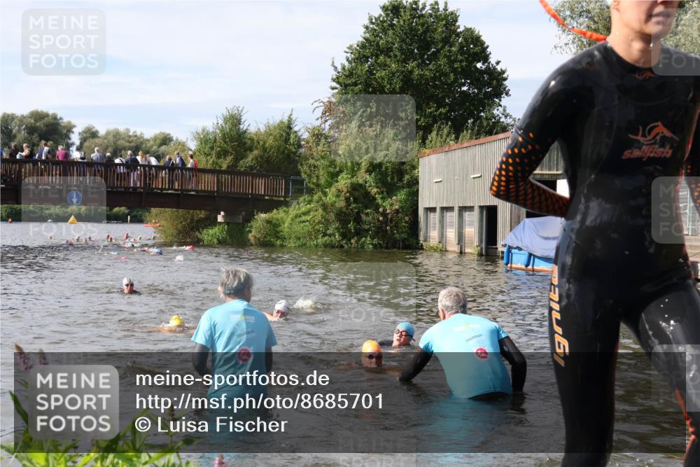 31.08.2025 - Elbe Triathlon Hamburg Luisa Fischer http://msf.ph/oto/8685701 31.08.2025 10:40:46 Schwimmen 1376, 1384, 1434 meine-sportfotos.de