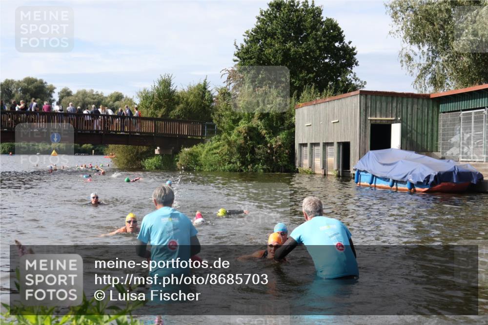 31.08.2025 - Elbe Triathlon Hamburg Luisa Fischer http://msf.ph/oto/8685703 31.08.2025 10:40:47 Schwimmen 1376, 1384, 1389, 1434, 1454 meine-sportfotos.de
