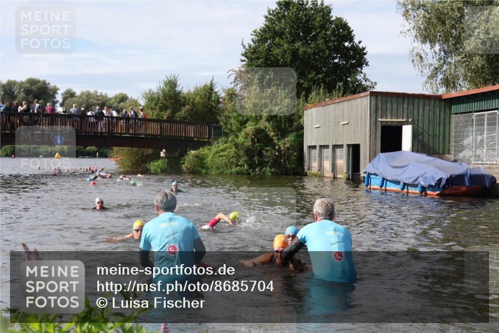 31.08.2025 - Elbe Triathlon Hamburg Luisa Fischer http://msf.ph/oto/8685704 31.08.2025 10:40:47 Schwimmen 1376, 1384, 1389, 1434, 1454 meine-sportfotos.de