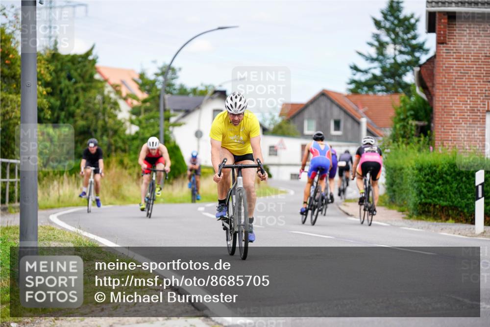 31.08.2025 - Elbe Triathlon Hamburg Michael Burmester http://msf.ph/oto/8685705 31.08.2025 14:12:21 Radfahren 125, 148, 152 meine-sportfotos.de