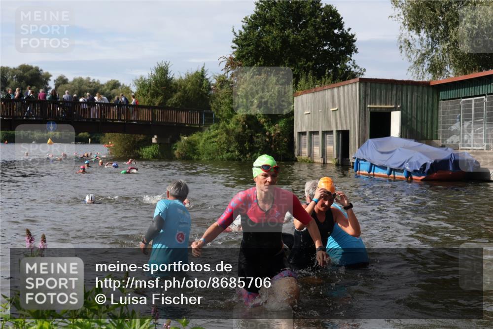 31.08.2025 - Elbe Triathlon Hamburg Luisa Fischer http://msf.ph/oto/8685706 31.08.2025 10:40:51 Schwimmen 1384, 1389, 1434, 1454 meine-sportfotos.de