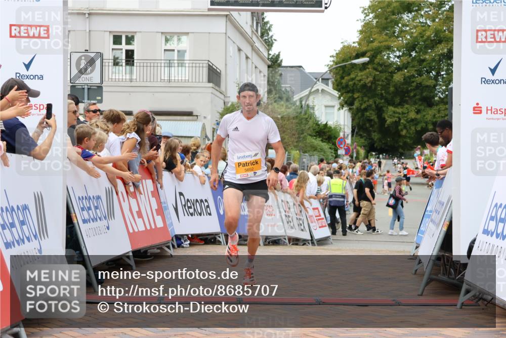 31.08.2025 - 21. Blankeneser Heldenlauf Strokosch-Dieckow http://msf.ph/oto/8685707 31.08.2025 12:00:44 Ziel 5652, 4394, 4395, 4333 meine-sportfotos.de