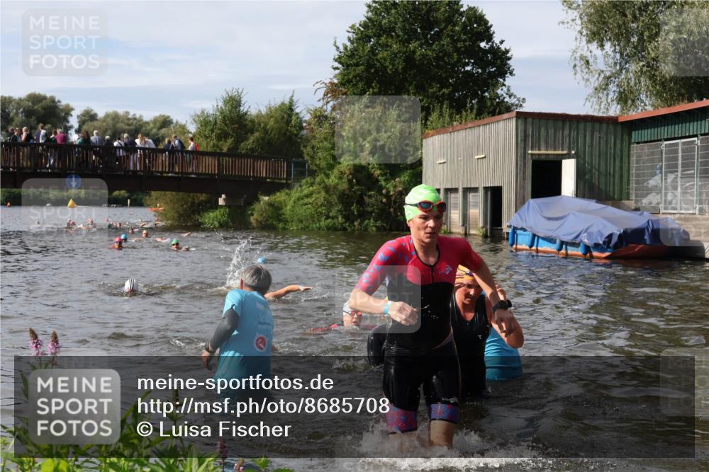 31.08.2025 - Elbe Triathlon Hamburg Luisa Fischer http://msf.ph/oto/8685708 31.08.2025 10:40:51 Schwimmen 1384, 1389, 1434, 1454 meine-sportfotos.de