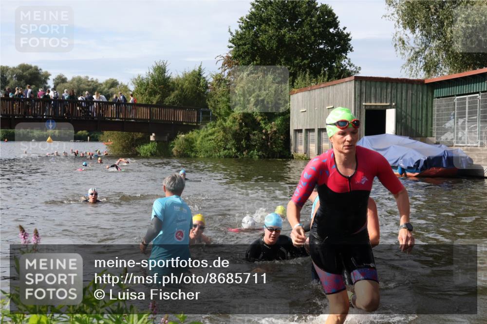 31.08.2025 - Elbe Triathlon Hamburg Luisa Fischer http://msf.ph/oto/8685711 31.08.2025 10:40:52 Schwimmen 1384, 1389, 1434, 1454, 1486 meine-sportfotos.de