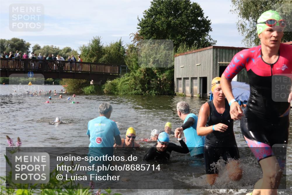 31.08.2025 - Elbe Triathlon Hamburg Luisa Fischer http://msf.ph/oto/8685714 31.08.2025 10:40:52 Schwimmen 1384, 1389, 1434, 1454, 1486 meine-sportfotos.de