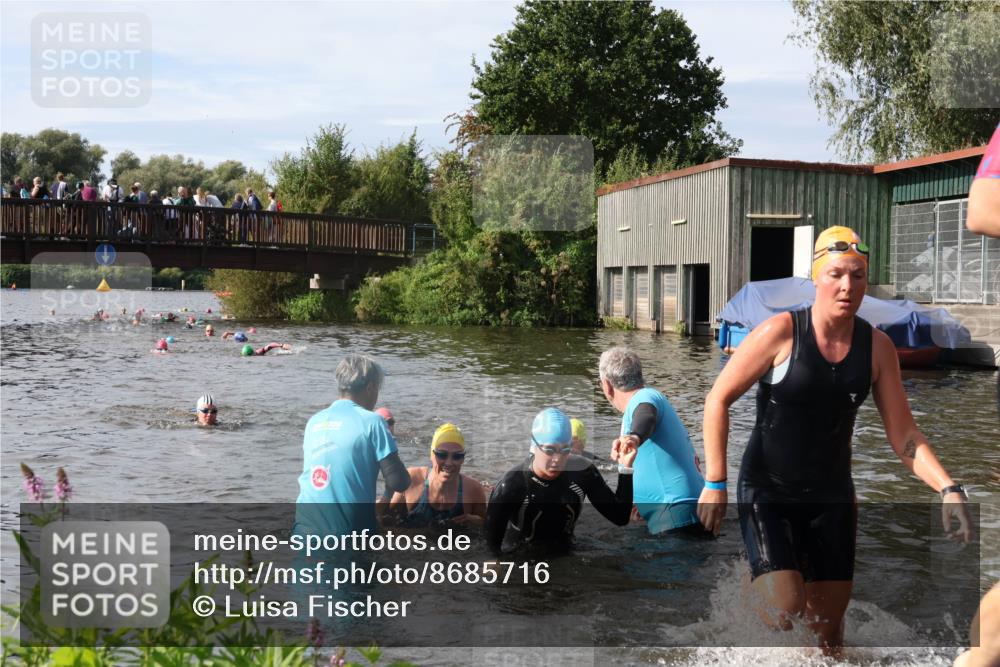 31.08.2025 - Elbe Triathlon Hamburg Luisa Fischer http://msf.ph/oto/8685716 31.08.2025 10:40:53 Schwimmen 1384, 1389, 1434, 1454, 1486 meine-sportfotos.de