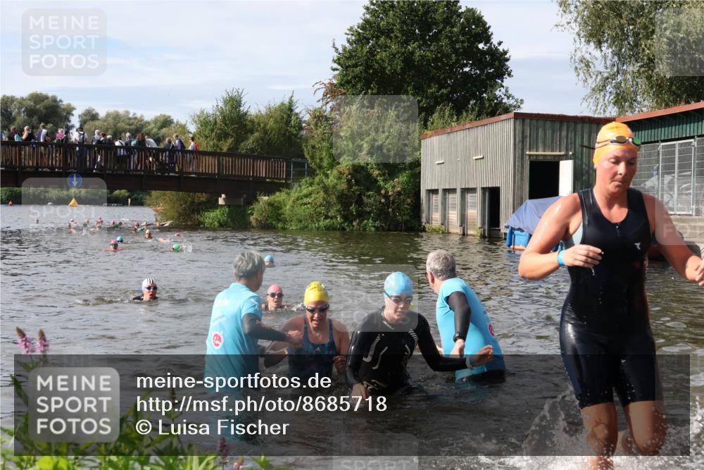 31.08.2025 - Elbe Triathlon Hamburg Luisa Fischer http://msf.ph/oto/8685718 31.08.2025 10:40:53 Schwimmen 1384, 1389, 1434, 1454, 1486 meine-sportfotos.de
