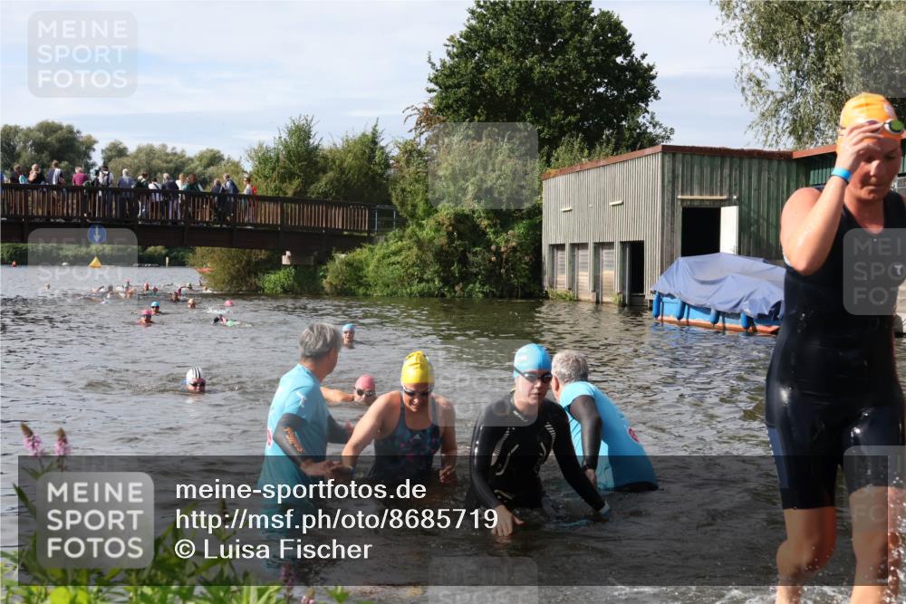 31.08.2025 - Elbe Triathlon Hamburg Luisa Fischer http://msf.ph/oto/8685719 31.08.2025 10:40:53 Schwimmen 1384, 1389, 1434, 1454, 1486 meine-sportfotos.de