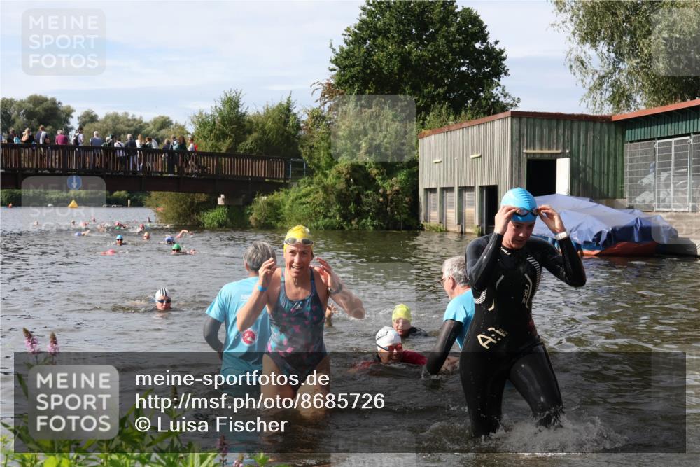 31.08.2025 - Elbe Triathlon Hamburg Luisa Fischer http://msf.ph/oto/8685726 31.08.2025 10:40:55 Schwimmen 1378, 1384, 1389, 1434, 1454, 1486 meine-sportfotos.de
