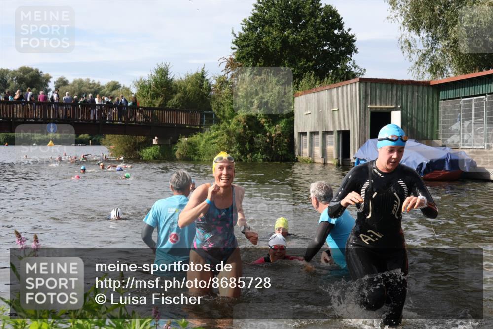31.08.2025 - Elbe Triathlon Hamburg Luisa Fischer http://msf.ph/oto/8685728 31.08.2025 10:40:55 Schwimmen 1378, 1384, 1389, 1434, 1454, 1486 meine-sportfotos.de