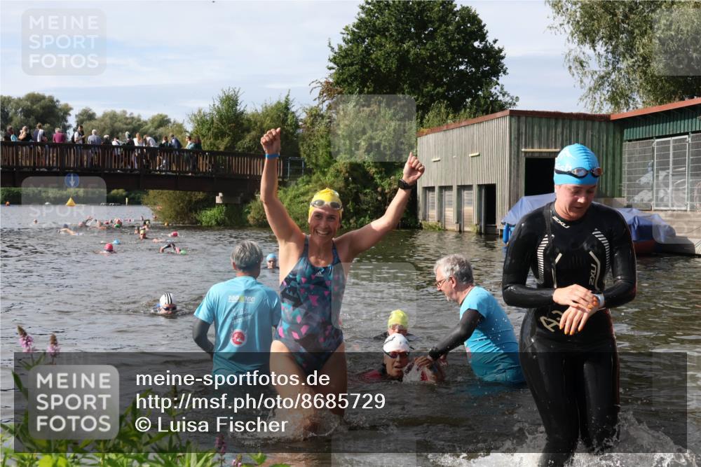 31.08.2025 - Elbe Triathlon Hamburg Luisa Fischer http://msf.ph/oto/8685729 31.08.2025 10:40:55 Schwimmen 1378, 1384, 1389, 1434, 1454, 1486 meine-sportfotos.de