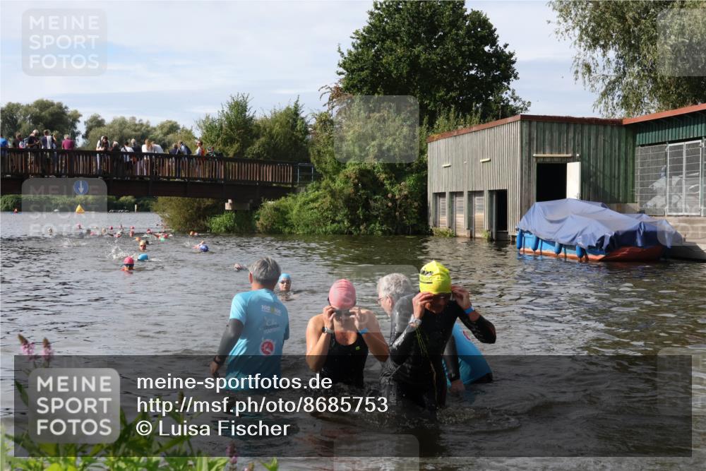 31.08.2025 - Elbe Triathlon Hamburg Luisa Fischer http://msf.ph/oto/8685753 31.08.2025 10:41:01 Schwimmen 1367, 1378, 1389, 1454, 1479, 1486 meine-sportfotos.de
