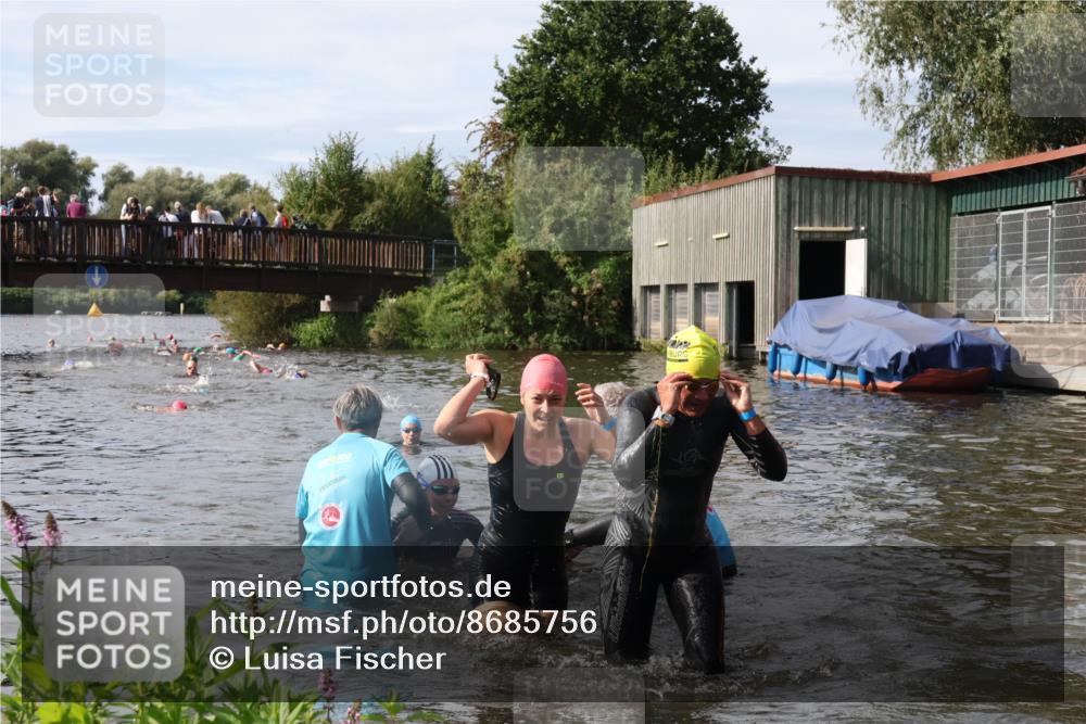 31.08.2025 - Elbe Triathlon Hamburg Luisa Fischer http://msf.ph/oto/8685756 31.08.2025 10:41:02 Schwimmen 1367, 1378, 1479, 1486 meine-sportfotos.de