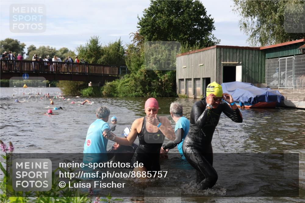 31.08.2025 - Elbe Triathlon Hamburg Luisa Fischer http://msf.ph/oto/8685757 31.08.2025 10:41:03 Schwimmen 1367, 1378, 1479, 1486 meine-sportfotos.de