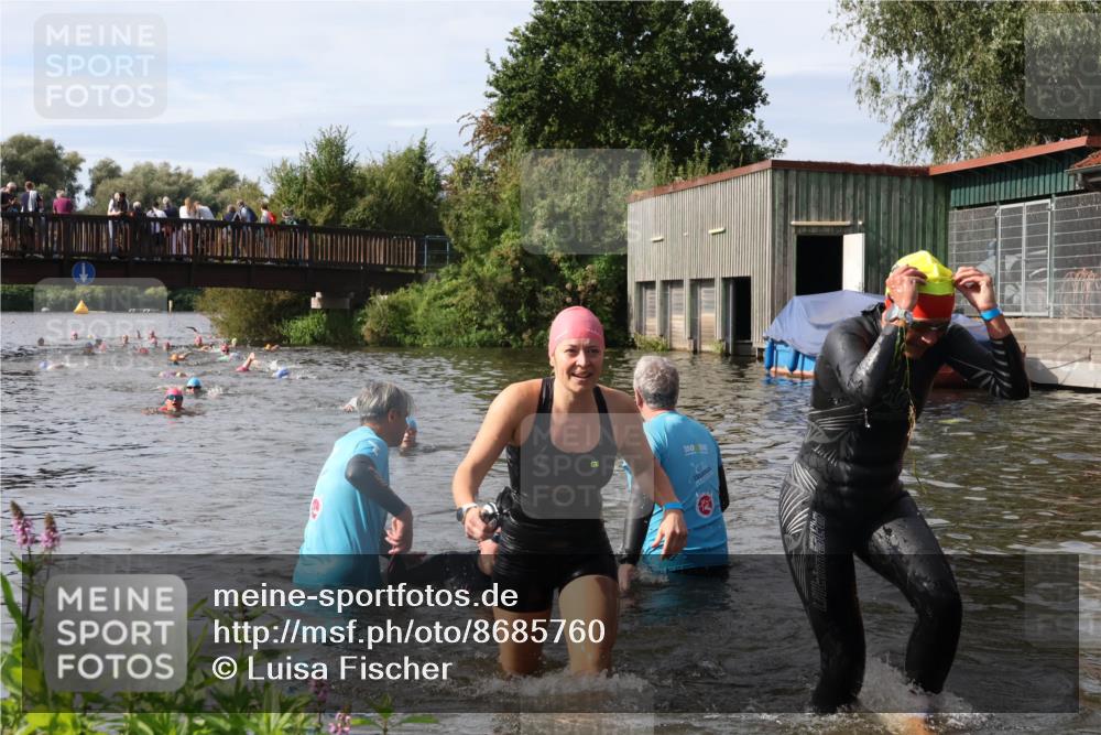 31.08.2025 - Elbe Triathlon Hamburg Luisa Fischer http://msf.ph/oto/8685760 31.08.2025 10:41:03 Schwimmen 1367, 1378, 1479, 1486 meine-sportfotos.de