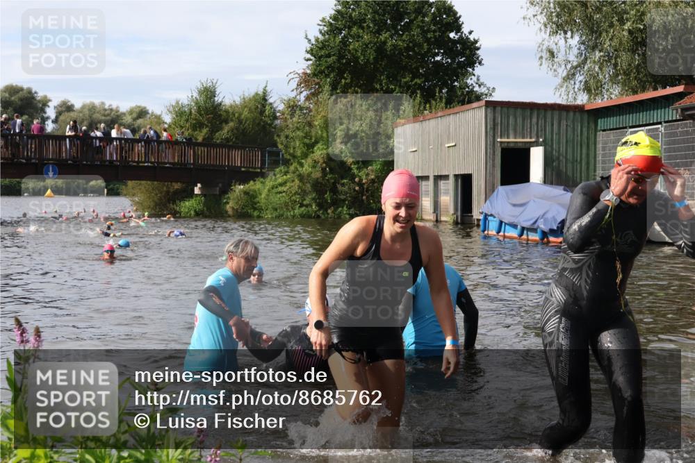 31.08.2025 - Elbe Triathlon Hamburg Luisa Fischer http://msf.ph/oto/8685762 31.08.2025 10:41:04 Schwimmen 1367, 1378, 1479, 1486 meine-sportfotos.de