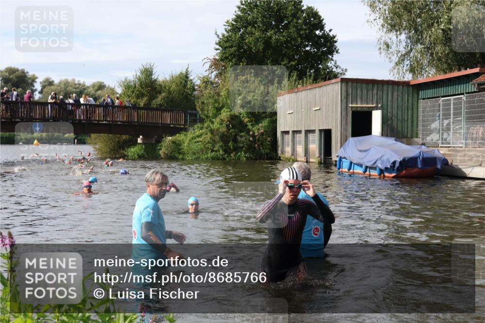 31.08.2025 - Elbe Triathlon Hamburg Luisa Fischer http://msf.ph/oto/8685766 31.08.2025 10:41:06 Schwimmen 1367, 1378, 1479, 1486 meine-sportfotos.de