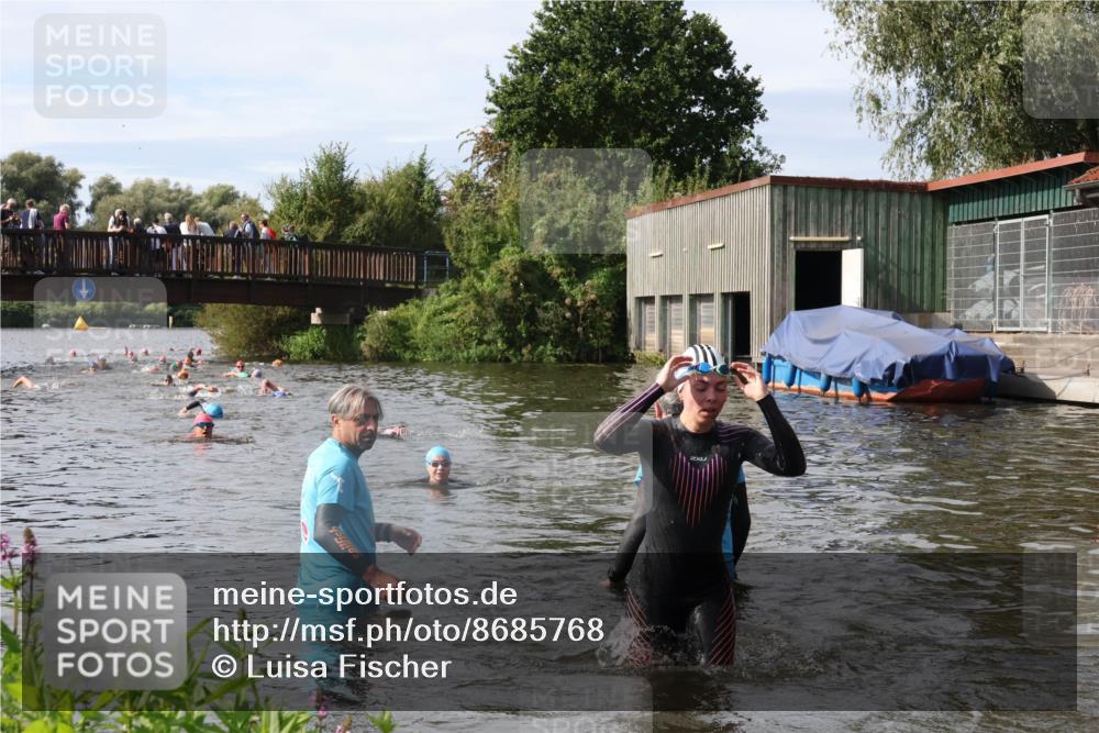 31.08.2025 - Elbe Triathlon Hamburg Luisa Fischer http://msf.ph/oto/8685768 31.08.2025 10:41:06 Schwimmen 1367, 1378, 1479, 1486 meine-sportfotos.de