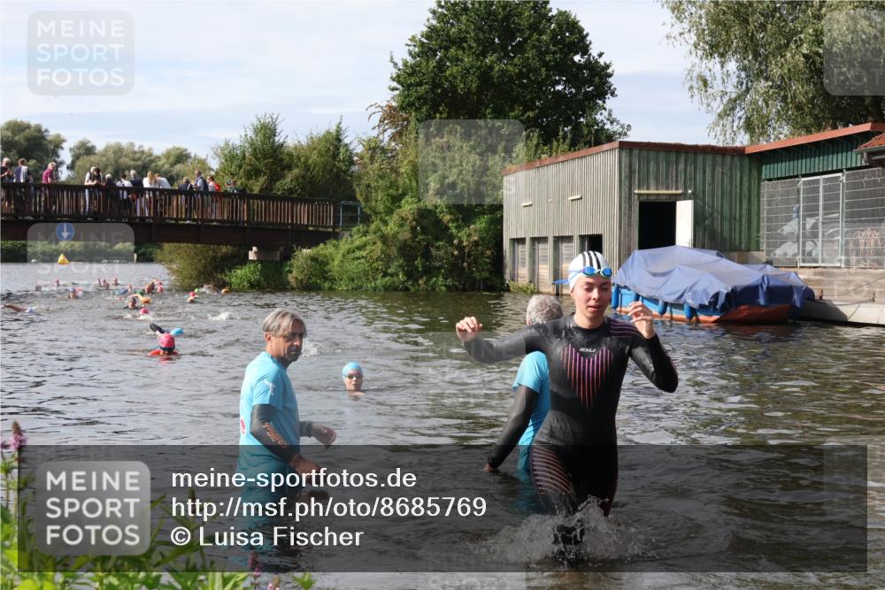 31.08.2025 - Elbe Triathlon Hamburg Luisa Fischer http://msf.ph/oto/8685769 31.08.2025 10:41:06 Schwimmen 1367, 1378, 1479, 1486 meine-sportfotos.de