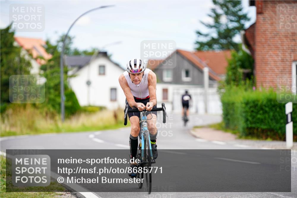 31.08.2025 - Elbe Triathlon Hamburg Michael Burmester http://msf.ph/oto/8685771 31.08.2025 14:12:42 Radfahren 137, 140 meine-sportfotos.de
