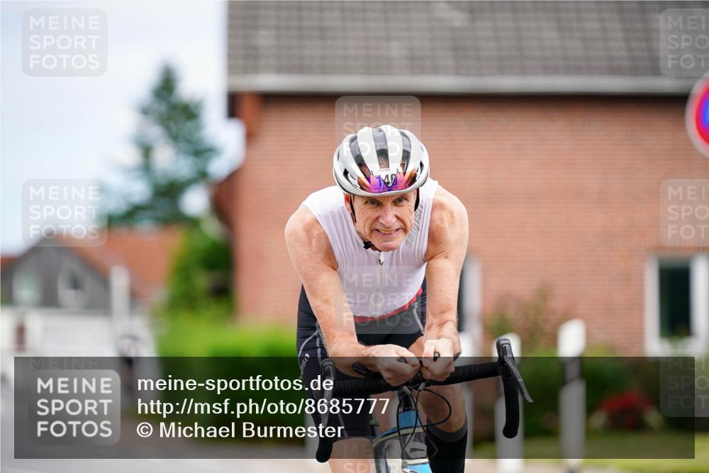 31.08.2025 - Elbe Triathlon Hamburg Michael Burmester http://msf.ph/oto/8685777 31.08.2025 14:12:43 Radfahren 137, 140 meine-sportfotos.de