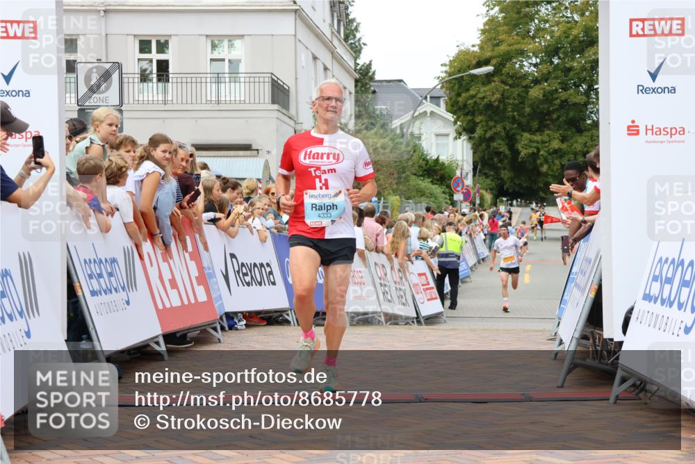 31.08.2025 - 21. Blankeneser Heldenlauf Strokosch-Dieckow http://msf.ph/oto/8685778 31.08.2025 12:00:39 Ziel 5784, 4144, 4394, 4395, 4333 meine-sportfotos.de