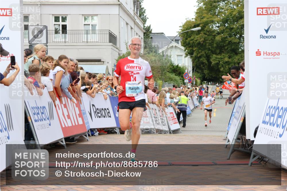 31.08.2025 - 21. Blankeneser Heldenlauf Strokosch-Dieckow http://msf.ph/oto/8685786 31.08.2025 12:00:39 Ziel 5784, 4144, 4394, 4395, 4333 meine-sportfotos.de