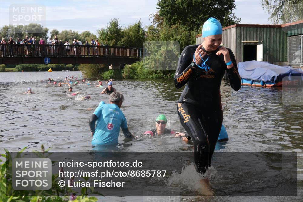 31.08.2025 - Elbe Triathlon Hamburg Luisa Fischer http://msf.ph/oto/8685787 31.08.2025 10:41:18 Schwimmen 1408, 1465, 1494 meine-sportfotos.de