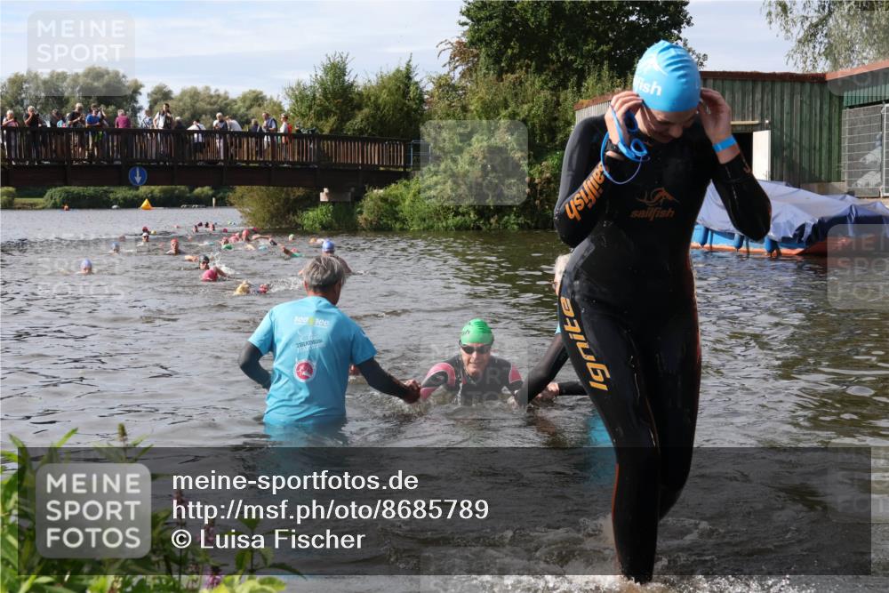 31.08.2025 - Elbe Triathlon Hamburg Luisa Fischer http://msf.ph/oto/8685789 31.08.2025 10:41:18 Schwimmen 1408, 1465, 1494 meine-sportfotos.de